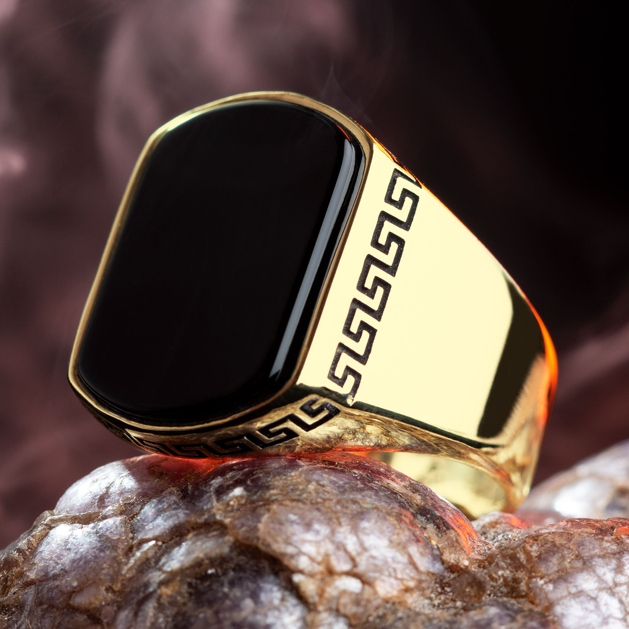 Siyah Oniks Taşlı Altın Yüzük