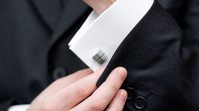 Erkekler İçin Şık Bir Detay: Kol Düğmeleri
